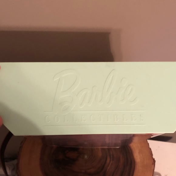 Rose Barbie - Picture 2 of 6